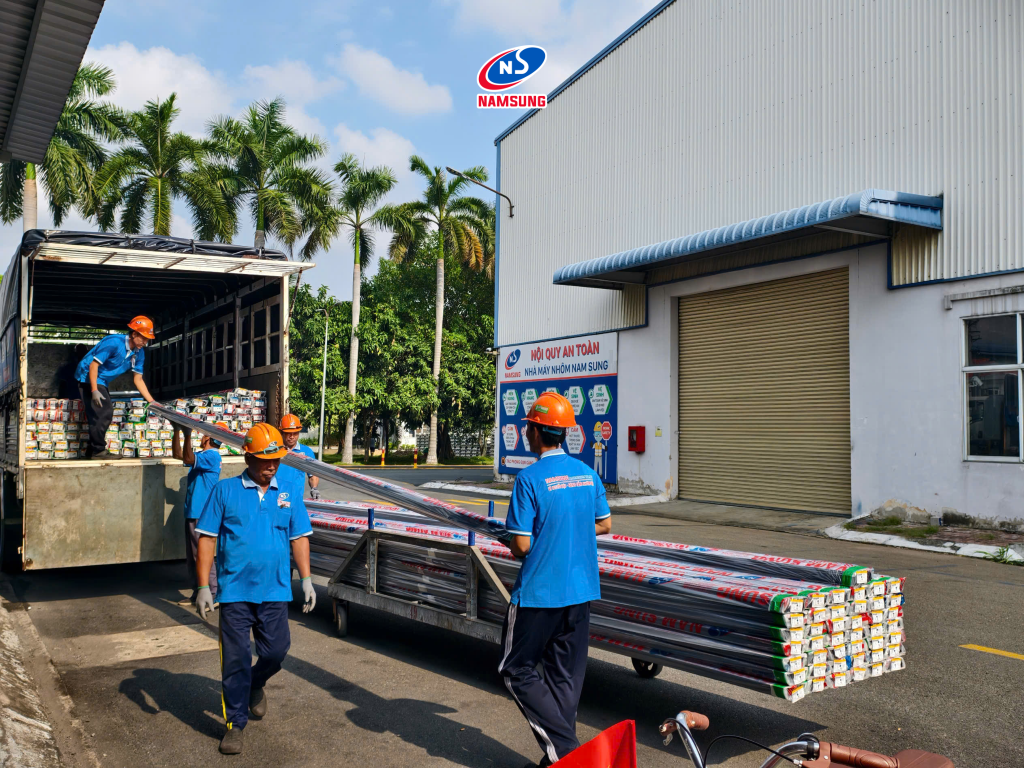 Quy trình khép kín, hiện đại tại 2 nhà máy Nhôm Nam Sung giúp cho ra sản lượng hơn 130.000 tấn/năm, đảm bảo nguồn cung ổn định cho cả thị trường nội địa và xuất khẩu.